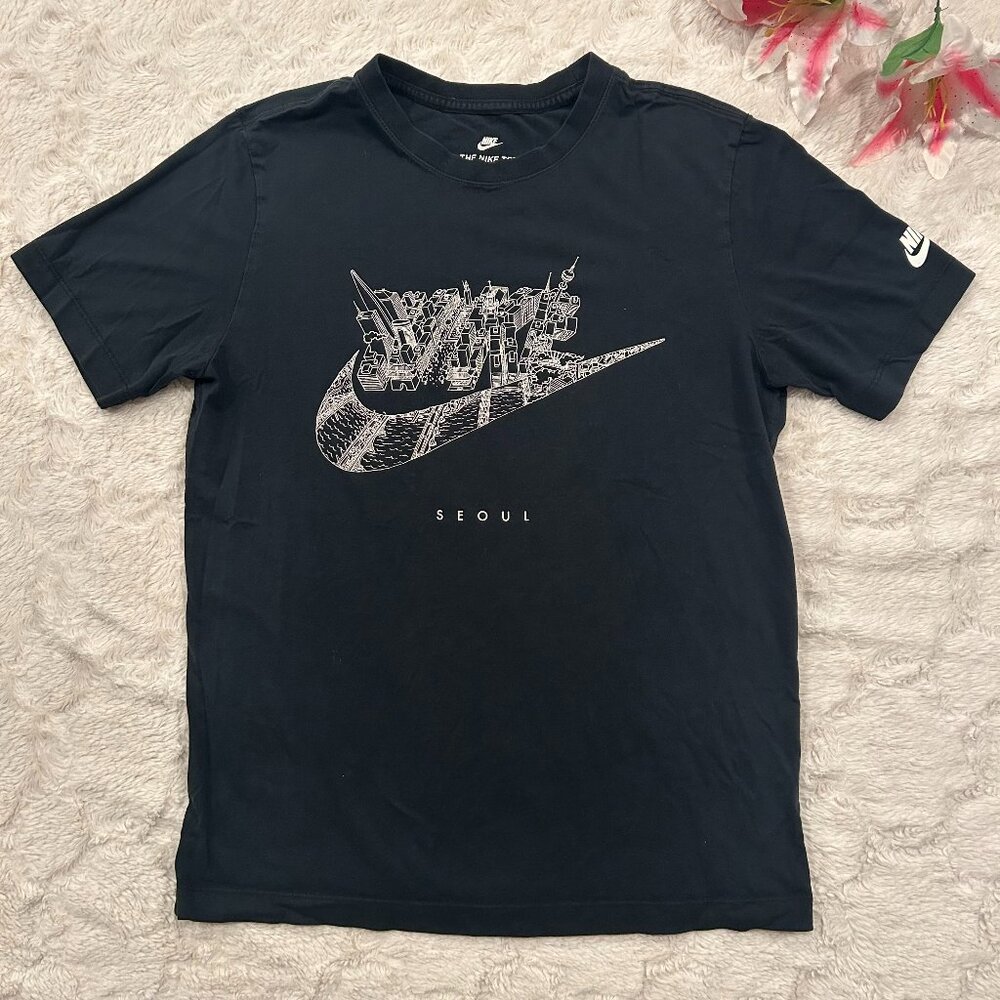 Nike - Seoul Cityscape Short Sleeved T-Shirt - M